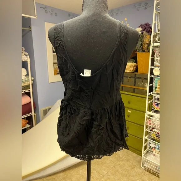 Black tank top with lace detail - Picture 2 of 3